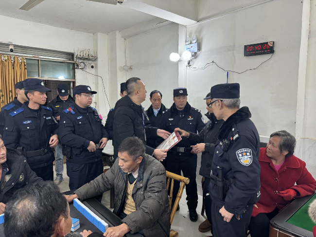 新江镇开展公共娱乐场所消防安全夜查行动.png