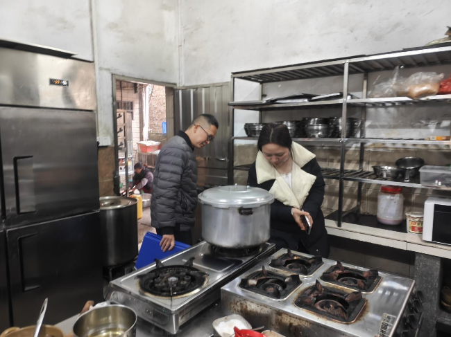 坝仔镇开展餐饮行业燃气安全检查行动.png