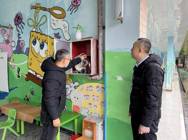 新江镇开展校园安全生产大检查.png