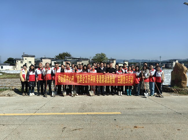 携手“充植”添新绿 共建生态美龙仙~1.jpg