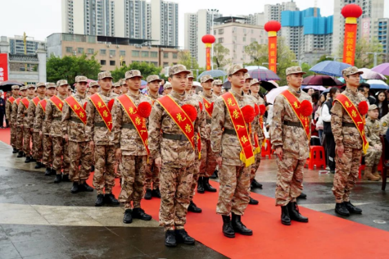 翁源新兵迈过从戎门 红花戎装赴军营