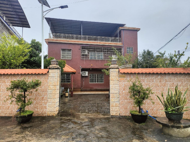 何国辉家庭 (1).jpg