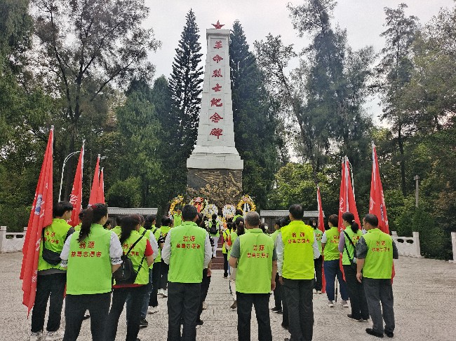 翁源县：清明祭英烈 禁毒相随行~1.jpg