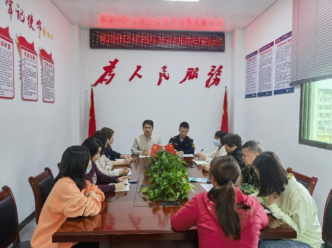 龙仙镇城南社区：闻“汛”而动护平安.jpg