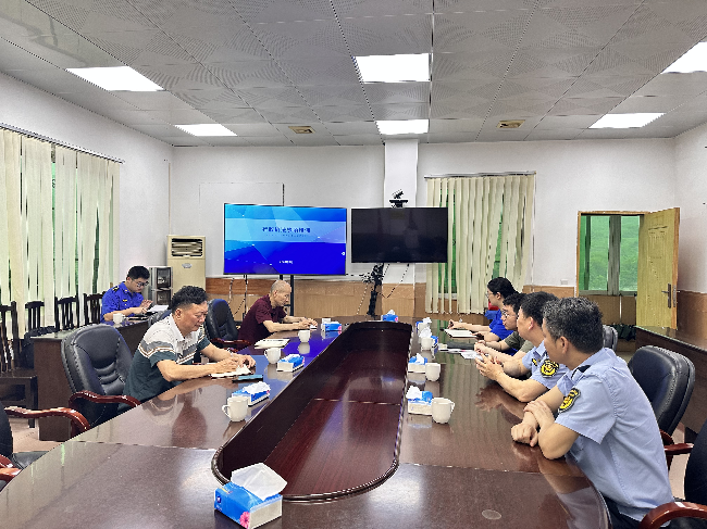 翁源县住房和城乡建设管理局一行到铁龙镇指导综合行政执法工作.png
