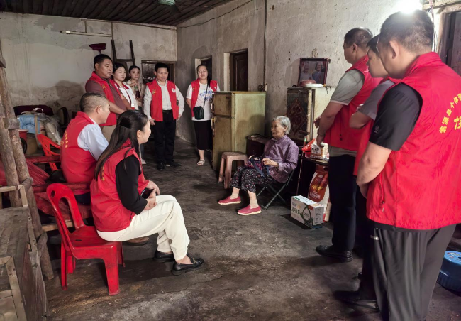 龙仙镇城东社区：关爱独居老人，温情服务.png