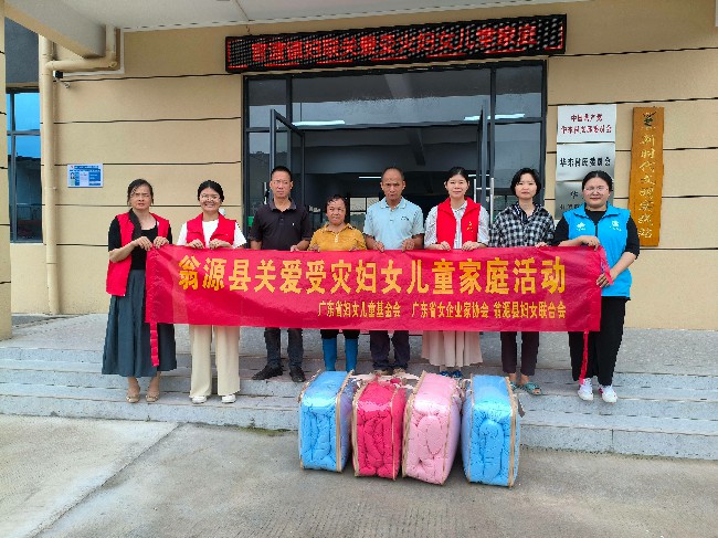 官渡镇妇联开展关爱受灾妇女儿童家庭活动~1.jpg
