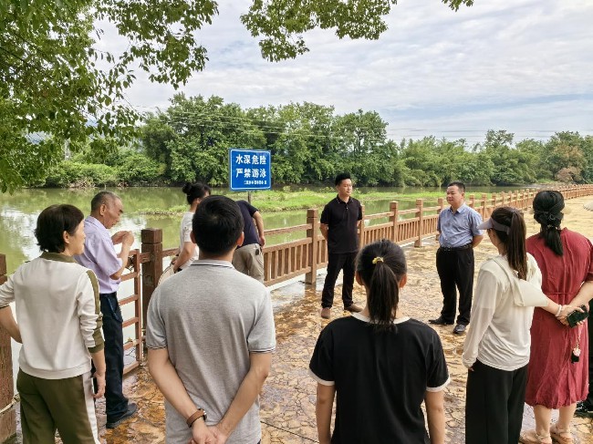 江尾镇人大：组织人大代表开展人居环境整治专项视察活动.jpg