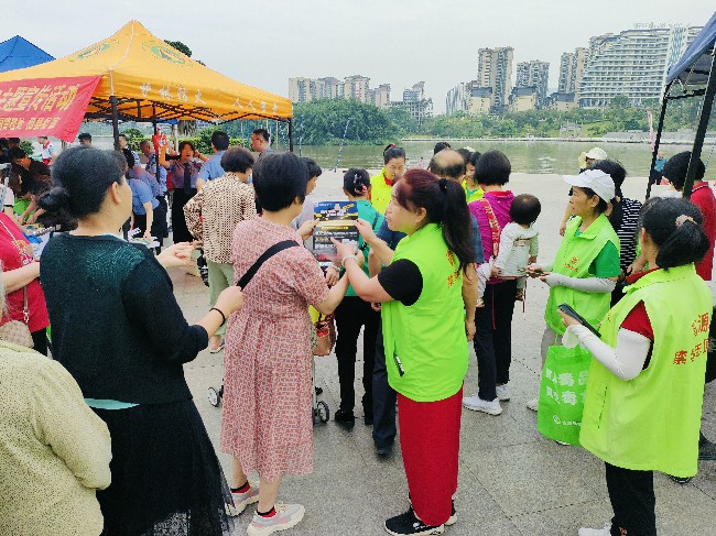 翁源县：义诊服务送健康 禁毒宣传不止步.jpg