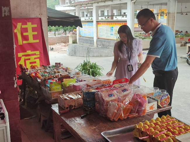铁龙镇开展校园周边食品安全专项执法检查.png
