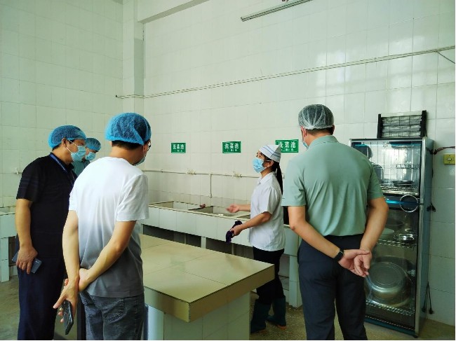 江尾镇开展食品安全“两个责任”督查工作.jpg