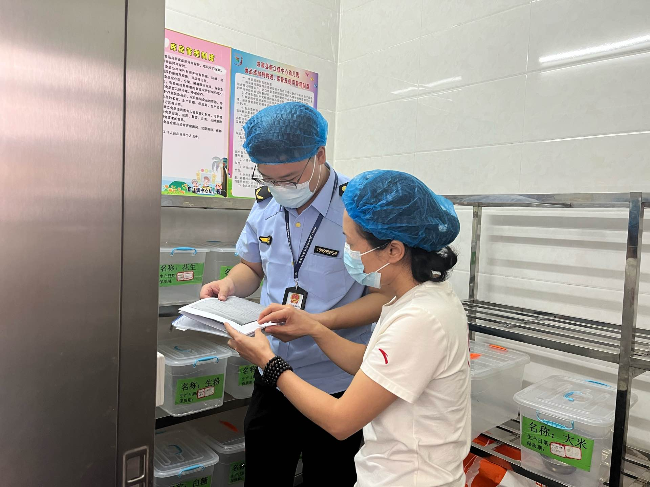 新江镇开展校园及周边食品安全专项检查.png