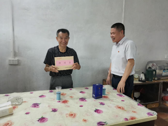 县人大常委会副主任陈路生到新江镇开展慰问活动.png