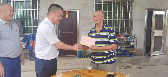 县人大常委会副主任陈路生到新江镇开展慰问活动1.png