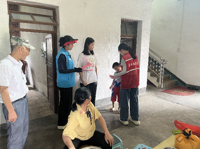 江尾镇开展“夏日关爱&middot;安全常在”入户宣传防暑防溺水安全知识活动.png