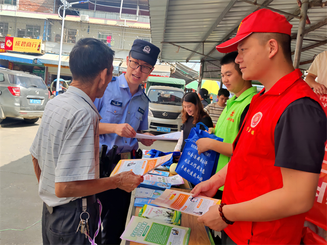 花式禁毒出新意_“摆摊”宣传接地气.jpg