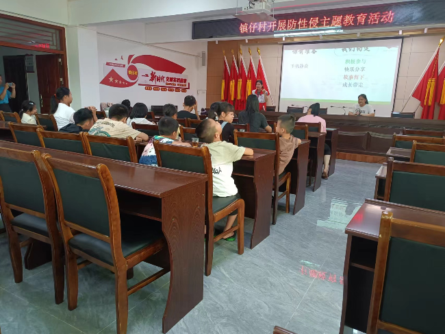 官渡镇镇仔村开展暑期关爱儿童主题活动.jpg