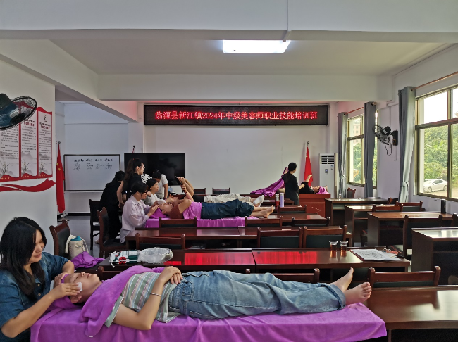 新江镇举办中级美容师职业技能培训班.png
