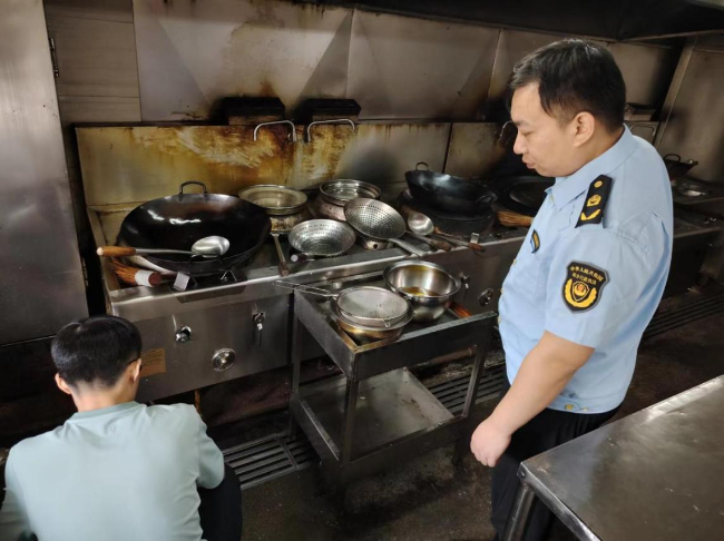 周陂镇开展“中秋”餐饮行业燃气安全检查.png