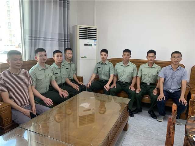 江尾镇召开2024年秋季退役士兵返乡座谈会.jpg