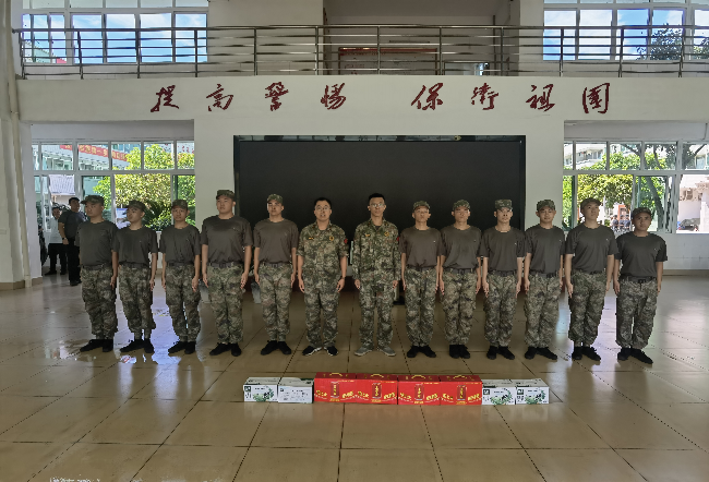 江尾镇慰问参加役前教育应征青年.png