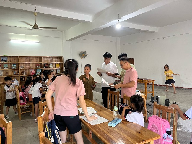 新江镇开展托管中心安全检查.jpg