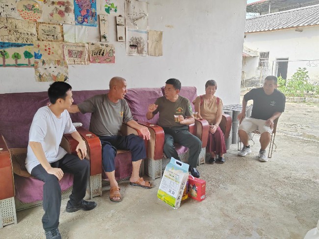 东莞市厚街镇退役军人服务中心一行到翁城镇开展“情暖老兵&middot;团圆中秋”主题活动.jpg