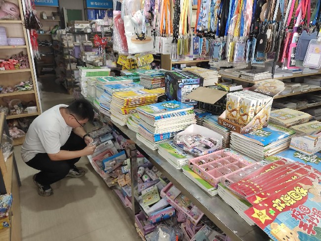翁城镇开展“扫黄打非”专项检查.jpg
