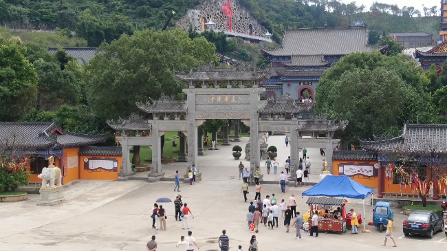 国庆假期文明旅游正面引导与反面曝光(东华[00_00_19][20241005-151731].png