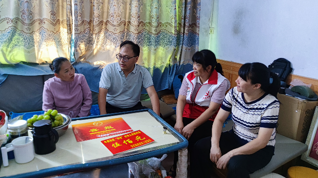 龙仙镇开展“立功喜报送上门”活动.jpg
