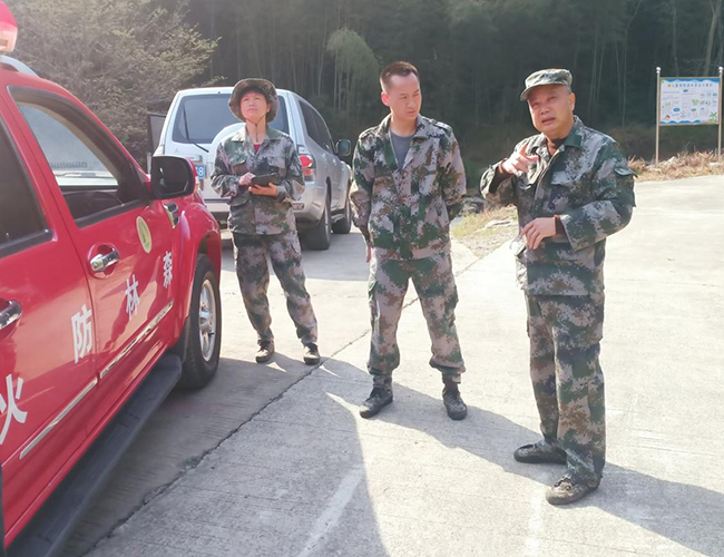 铁龙镇群策群力多措并举，坚决打赢森林.jpg