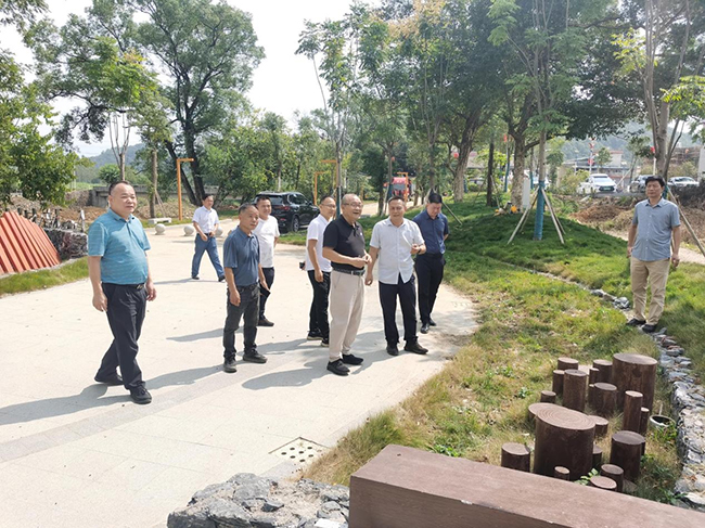 湖南娄底市韶关商会会长康伦国带队连心村开展考察活动.jpg