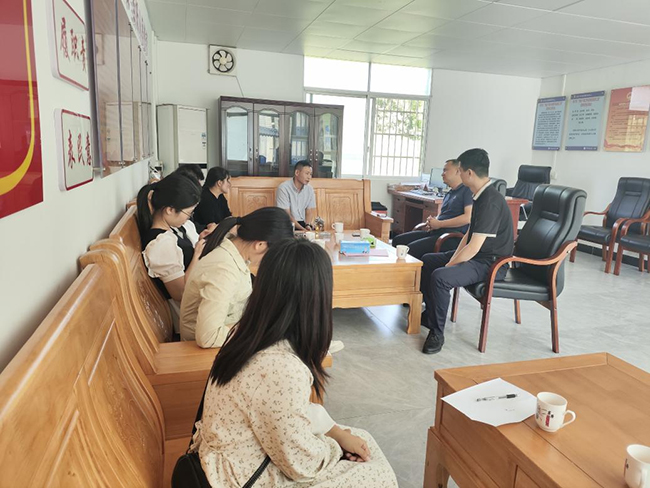 县乡村振兴局指导组到龙仙镇指导扶贫资.jpg