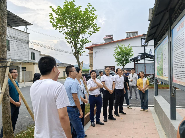 省农业科学院一行到龙仙镇开展调研指导.png