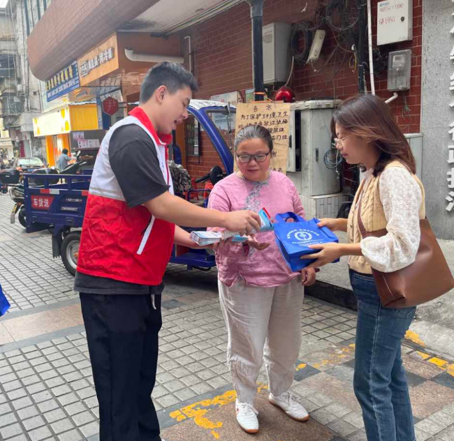 龙仙镇组织开展平安建设宣传活动.png
