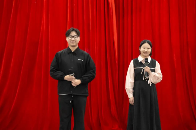 《记者说》