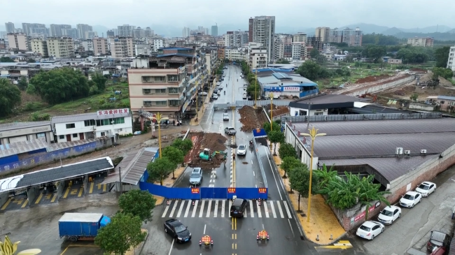 环城北路因罗坑水桥危旧桥梁改造实施交通管制 过往行人车辆注意绕行.mp4_20241126_172249.475.jpg