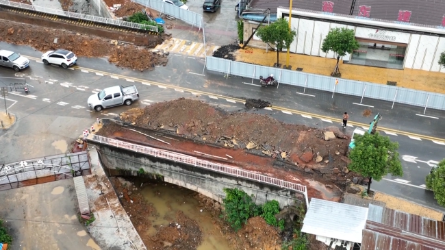 环城北路因罗坑水桥危旧桥梁改造实施交通管制 过往行人车辆注意绕行.mp4_20241126_172252.684.jpg