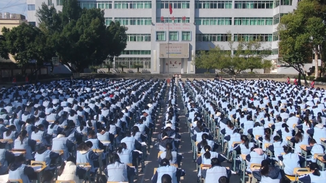 翁源县龙仙中学：千人挥墨竞风采 浸润墨香承古韵.mp4_20241128_192833.159.jpg