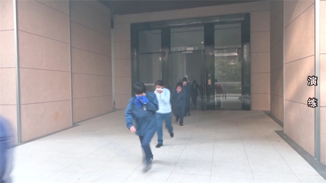 八泉社区消防演练.mp4_20241130_155644.541.jpg