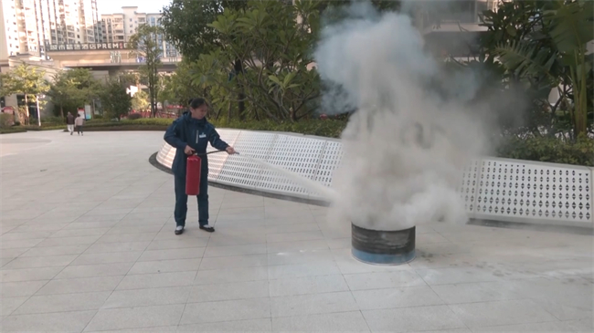 八泉社区消防演练.mp4_20241130_155707.925.jpg