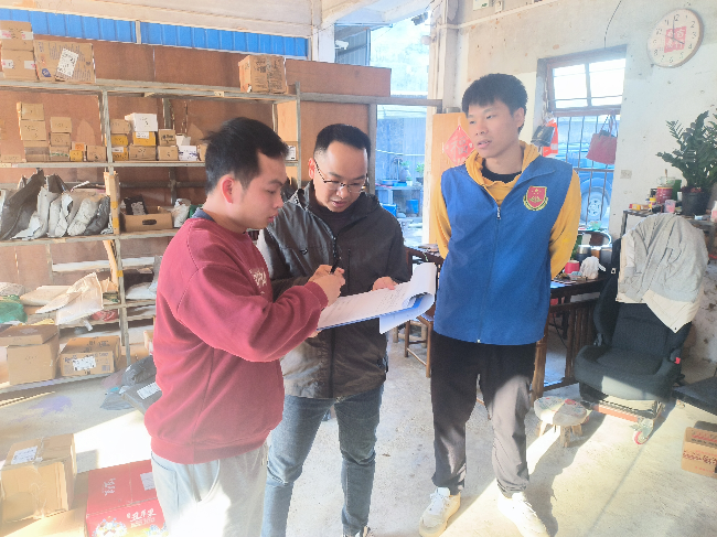 新江镇开展辖区快递行业消防安全专项检查.png