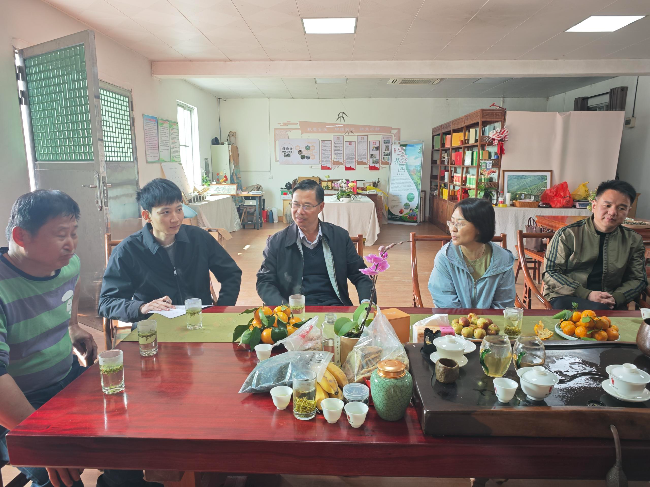 县人大常委会副主任、县总工会主席陈福环开展高层次人才交流座谈会活动.jpg