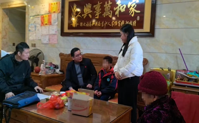 大宝山矿业公司党委委员、纪委书记欧国梁到新江镇走访慰问困境孤儿.jpg