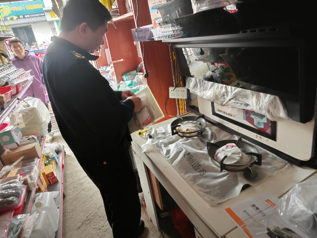 翁城镇开展电动自行车、家用燃气具冬季专项执法检查2.jpg