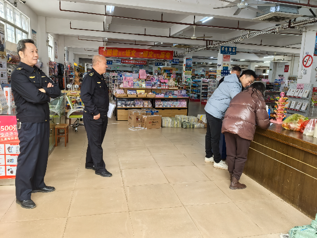 翁源县开展岁末年尾出版物市场“扫黄打非”暨安全生产检查.jpg