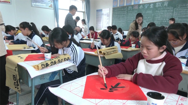 广东行政职业学院.mp4_20241231_181329.724.jpg