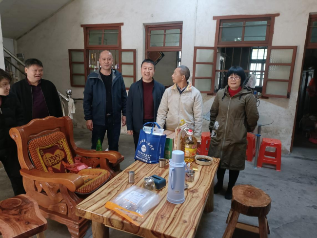 寒冬送暖，情满江尾江尾镇开展困难群众慰问活动.png