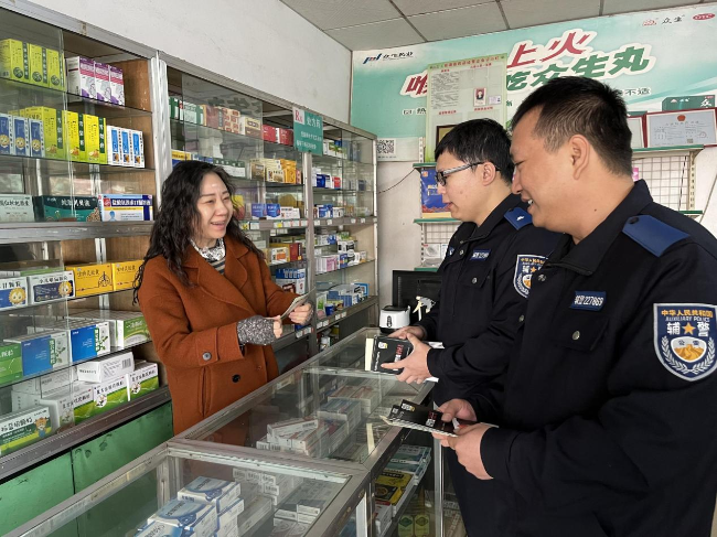 江尾镇开展禁毒宣传进药店活动.png