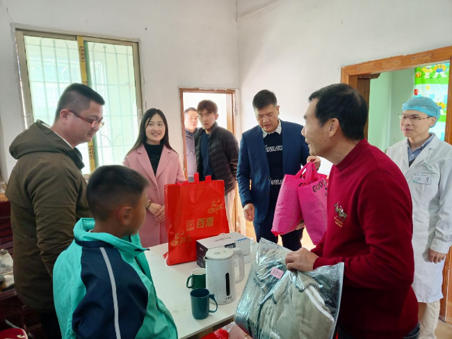 佛山中山两地爱心企业赴翁城镇慷慨捐赠，传递社会关爱(2).png